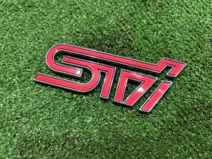 Emblema STI SUBARU FORESTER OEM 93073FG270 SH5 GRB GVB SG9 SG5 SH9 2007 GREY 61K