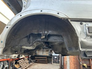 Secção traseira da carroçaria Rear Cut SUBARU LEGACY LANCASTER OEM 51410AE160 51410AE170 52122AE100 BHE 2002 SILVER/GREY 1U2