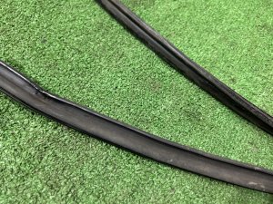 Friso do para-brisas SUBARU LEGACY LANCASTER OEM 65058AE000 BHE BH9 BH5 BE BE9 BE5 BEE 2002 SILVER/GREY 1U2