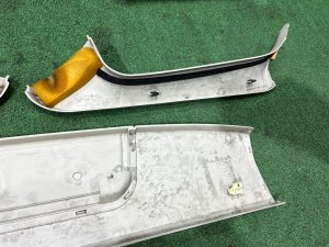 Revestimento da porta da bagageira SUBARU LEGACY LANCASTER OEM 94352AE000GF 94320AE011AD 94310AE000GF 94310AE020GF BHE 2002 SILVER/GREY 1U2