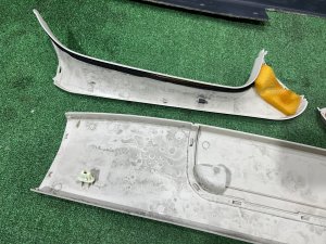 Revestimento da porta da bagageira SUBARU LEGACY LANCASTER OEM 94352AE000GF 94320AE011AD 94310AE000GF 94310AE020GF BHE 2002 SILVER/GREY 1U2