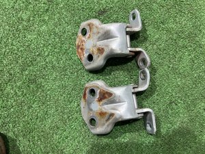 Bisagras de la puerta delantera derecha SUBARU LEGACY LANCASTER OEM 61220AC000 61220AC010 BHE 2002 SILVER/GREY 1U2