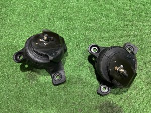发动机支座 SUBARU LEGACY LANCASTER OEM 41022AE100 41022AE110 BHE BEE 2002 EZ30 AT