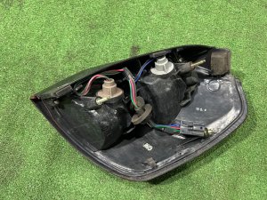 左尾灯 SUBARU LEGACY LANCASTER OEM 84201AE091 BHE BH9 2002