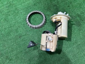 Fuel pump целые трубки TOYOTA PRIUS OEM 77024-75010 ZVW30 2012 2ZRFXE