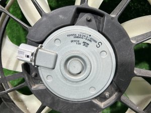 Ventoinhas do radiador TOYOTA PRIUS OEM 1002221377 ZVW30 2012 2ZRFXE