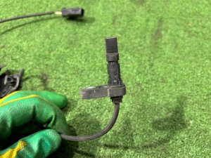 右フロントABSセンサー TOYOTA PRIUS OEM 89542-47030 ZVW30 2012 2ZRFXE