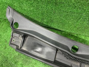 Panel de la base del parabrisas TOYOTA PRIUS OEM 5570847101 ZVW30 2012