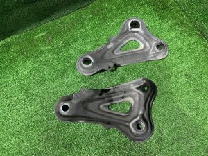 ขายึด Передней балки 52258-21040 TOYOTA PRIUS