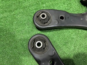 前摆臂 TOYOTA PRIUS OEM 48068-47050 48069-47050 ZVW30 2012 2ZRFXE
