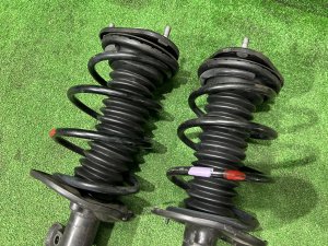 Struts передние TOYOTA PRIUS OEM 48510-80573 48520-80293 ZVW30 2012 2ZRFXE
