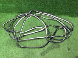 ยางขอบประตู 67861-47030 67862-47030 67871-47030 67872-47030 TOYOTA PRIUS
