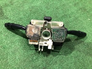 Блок подрулевых переключателей оптитрон SUBARU LEGACY OEM 83111AE040 BH5 2000 EJ206 AT