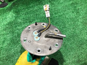燃料レベルセンサー SUBARU LEGACY OEM 42081AE010 BH5 2000 EJ206 AT