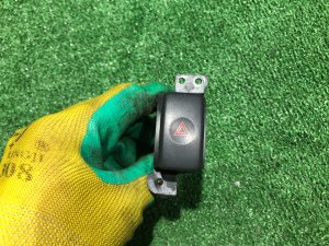 Interruptor dos quatro piscas SUBARU LEGACY OEM 83037AE000 BH5 2000 EJ206 AT