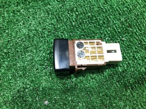 前挡除雾开关 . SUBARU LEGACY OEM 83001AE020 BH5 2000 EJ206 AT