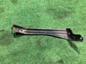 Suporte esquerdo do para-choques dianteiro 57707AE130 SUBARU LEGACY