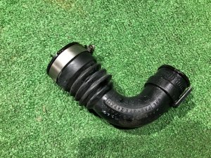 ท่ออินเตอร์คูลเลอร์ правый SUBARU LEGACY OEM 14462AA081 BH5 2000 EJ206 AT
