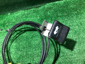 สายดึงฝากระโปรง черный SUBARU LEGACY OEM 57330AE000ML BH5 2000 BLUE 95H