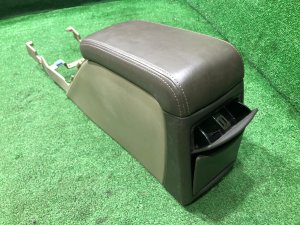 手套箱与扶手 КОЖА SUBARU LEGACY LANCASTER OEM 92111AE010AD BHE BH9 BH5 2002 SILVER/GREY 1U2
