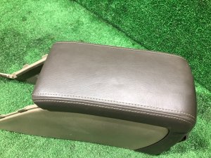 手套箱与扶手 КОЖА SUBARU LEGACY LANCASTER OEM 92111AE010AD BHE BH9 BH5 2002 SILVER/GREY 1U2