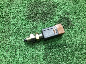 Interruptor do pedal do travão 83311AA011 SUBARU LEGACY LANCASTER