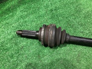 Palier trasero SUBARU LEGACY OEM 28421AE061 BH5 2000 EJ206 AT
