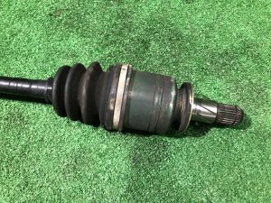 Palier trasero SUBARU LEGACY OEM 28421AE061 BH5 2000 EJ206 AT