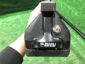 Barras transversais de tejadilho Mont Blanc SUBARU LANCASTER OEM 91151AE040MV 91151AE050MV BHE 2002 SILVER/GREY 1U2