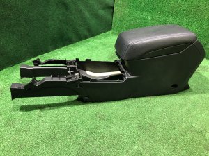 Glovebox and armrest кожа SUBARU LEGACY OEM 92114AJ190VH BMG BM9 BM 2013 White Pearl 37J