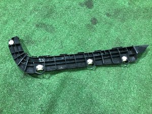 Крепление заднего бампера правое 57707AJ040 SUBARU LEGACY