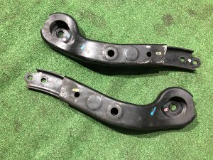 后梁支架 20157AJ020, 20157AJ030 SUBARU LEGACY