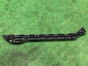 Suporte esquerdo do para-choques traseiro 57707VA140 SUBARU LEVORG