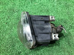 右フォグランプ SUBARU LEGACY OEM 84501AE180 BEE 2002