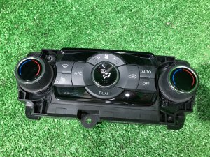 ชุดควบคุมแอร์ 72311VA100 SUBARU LEVORG