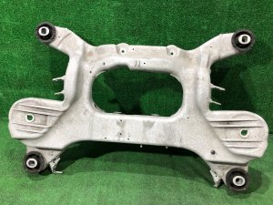 Travessa traseira RAND ROVER RANGE ROVER SPORT OEM LR098717, LR119671 2019 PТ204