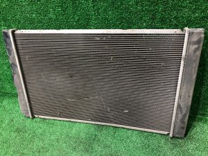 ラジエーター TOYOTA PRIUS OEM 1640037230, 4221341041 ZVW30 2012 2ZRFXE
