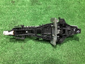 Manilla de la puerta delantera izquierda LAND ROVER RANGE ROVER SPORT OEM LR112353, BJ32-224N02 2019