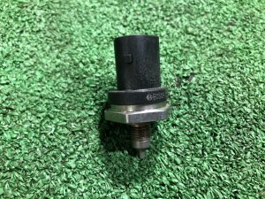 Датчик давления топлива LAND ROVER RANGE ROVER SPORT OEM LR108241 2019