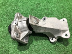 Engine mount LAND ROVER RANGE ROVER SPORT OEM LR123914, JPLA6A003CC 2019