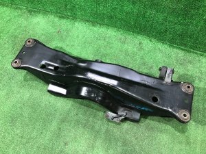 Travesaño trasero SUBARU FORESTER OEM 20151FA113 SF5 1998 EJ202 MT