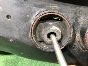 Travesaño trasero SUBARU FORESTER OEM 20151FA113 SF5 1998 EJ202 MT