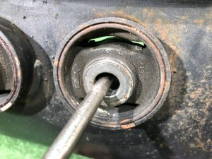 Travesaño trasero SUBARU FORESTER OEM 20151FA113 SF5 1998 EJ202 MT
