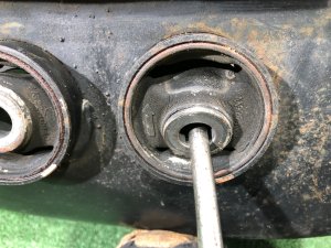 Travesaño trasero SUBARU FORESTER OEM 20151FA113 SF5 1998 EJ202 MT