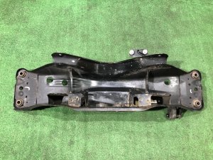 Travesaño trasero SUBARU FORESTER OEM 20151FA113 SF5 1998 EJ202 MT