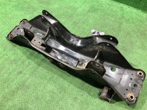 Travesaño trasero SUBARU FORESTER OEM 20151FA113 SF5 1998 EJ202 MT