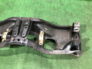 Travesaño delantero SUBARU FORESTER OEM 20100FA002 SF5 1998 EJ202 MT