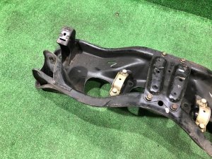 Travesaño delantero SUBARU FORESTER OEM 20100FA002 SF5 1998 EJ202 MT