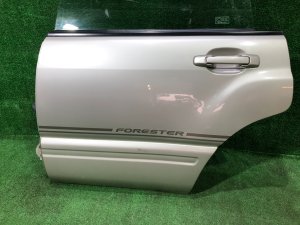 Puerta trasera izquierda SUBARU FORESTER OEM 61401FC013 SF5 1998 silver 792