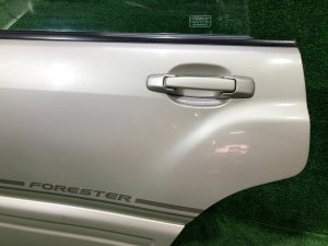 Puerta trasera izquierda SUBARU FORESTER OEM 61401FC013 SF5 1998 silver 792